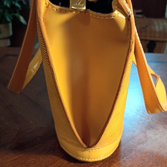 Louis Vuitton Yellow Tote Bag - Picture 6 of 16